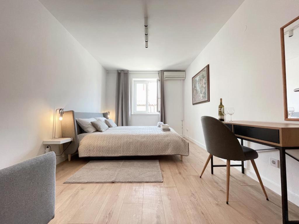 Caramel Comforts With Sea View In Stinjan Only 300 Meters From The Beach Pula Exterior photo