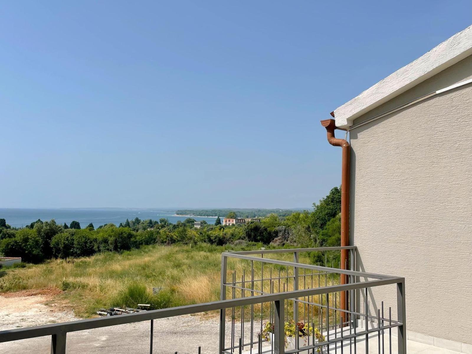 Caramel Comforts With Sea View In Stinjan Only 300 Meters From The Beach Pula Exterior photo