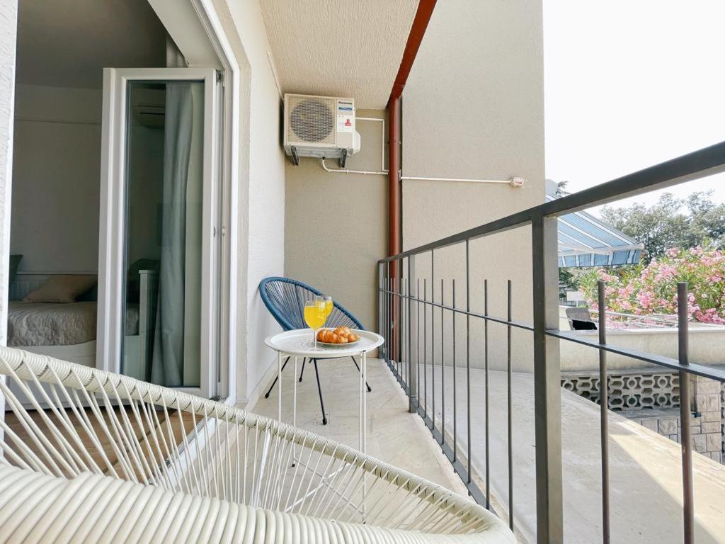 Caramel Comforts With Sea View In Stinjan Only 300 Meters From The Beach Pula Exterior photo