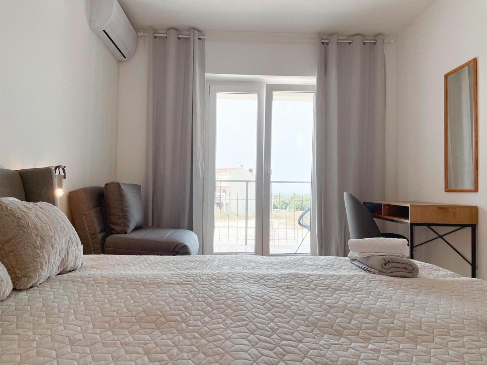 Caramel Comforts With Sea View In Stinjan Only 300 Meters From The Beach Pula Exterior photo